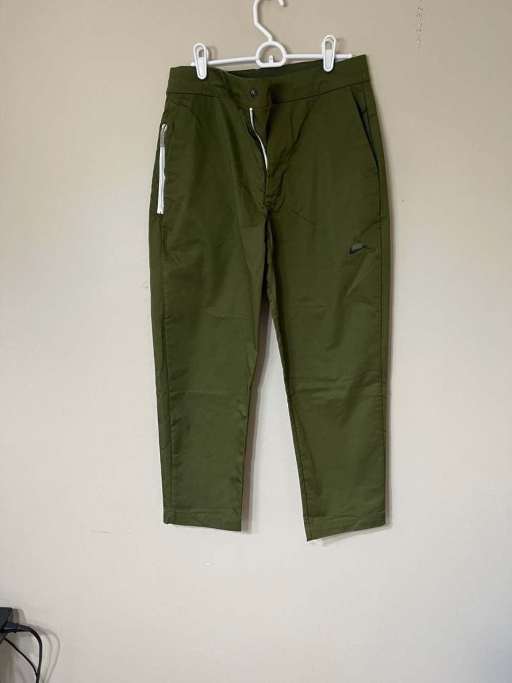 Nike Men’s Olive Green Chinos with Zipper Pocket